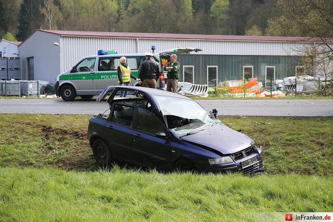 Frontalzusammenstoß bei Wallenfels: Eine Person schwer verletzt