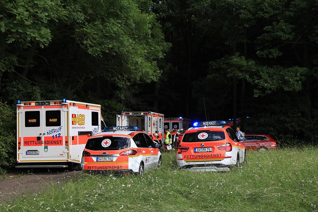 Traktor kippt bei Falkenberg um - 13 Verletzte