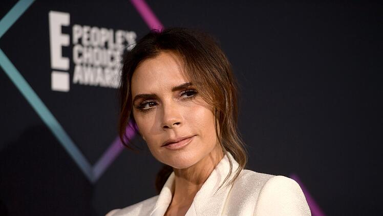 Victoria Beckham trat in einer Sexualkunde-Sendung im Sperma-Kost&uuml;m auf und fuhr auf Rollschuhen durchs Studio.