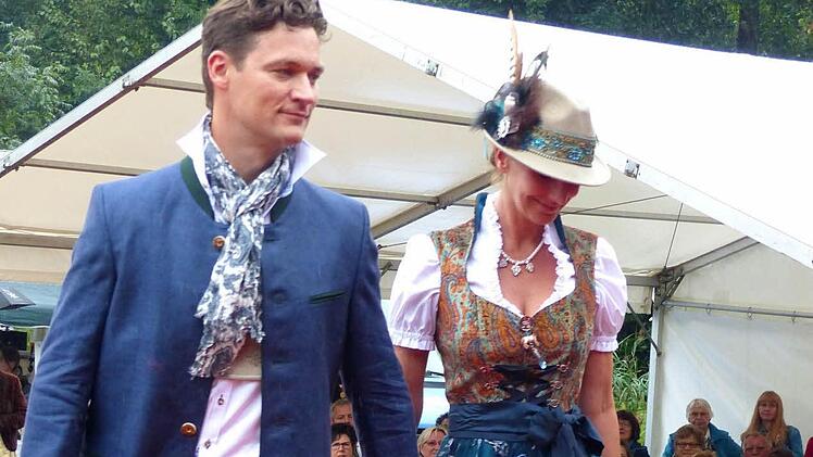 Fesche Madla und saubere Bub'n waren bei der Trachtenmodenschau zu sehen. Foto: Dieter Hübner