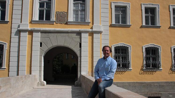 Auf der Brücke vor dem Schloss wird Benedikt Graf von Bentzel heute um 13 Uhr die schwedische Königin Silvia empfangen.