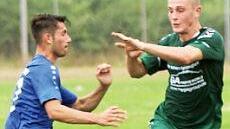 TSV Knetzgau - TSV Forst. Der Knetzgauer Sven Tropper (links) kann den Forster Lukas Gullnur noch per Foul vor dem Eindringen in den eigenen Strafraum hindern. Foto: Günther Geiling