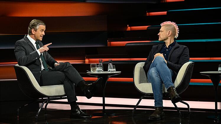 Digitalexperte Sascha Lobo verteidigte bei "Markus Lanz" die menschlichen Beziehungen zu Chatbots.