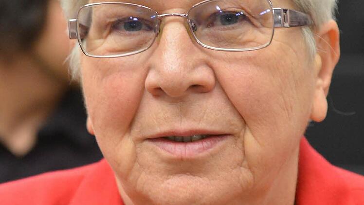 Rosemarie Rößler (67) erhielt die Bürgernadel, weil sie sich seit über 25 Jahren als 1. Vorsitzende des Deutschen Familienverbandes, Ortsverband Bamberg, engagiert. Foto: Ronald Rinklef