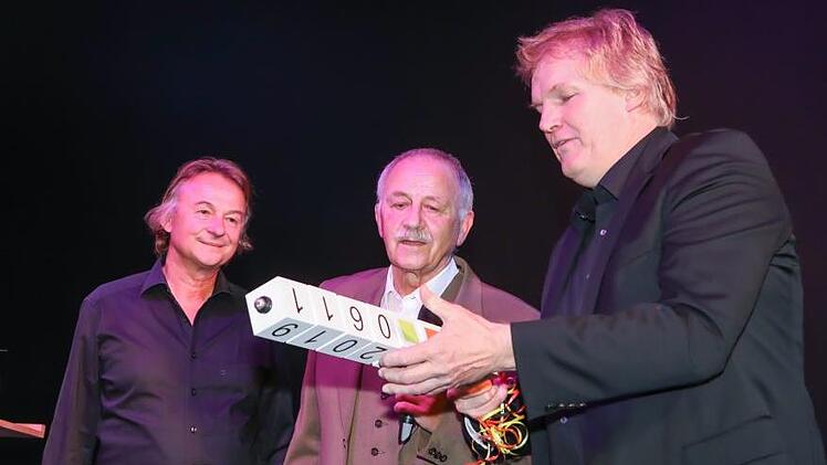 Architekt Markus Hirt  (r.) bei der Schlüsselübergabe an OBA-Chef Michael Hemm (l.) und Lebenshilfe-Vorsitzenden Klaus Gallenz. Foto: Barbara Herbst