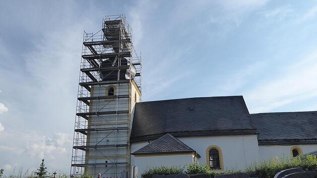 Der Turm der Vexierkapelle in Reifenberg ist eingerüstet. Foto: Heidi Amon