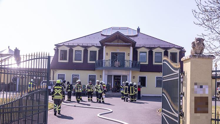 Bei SchweiÃŸarbeiten: Feuer bricht in Keller aus