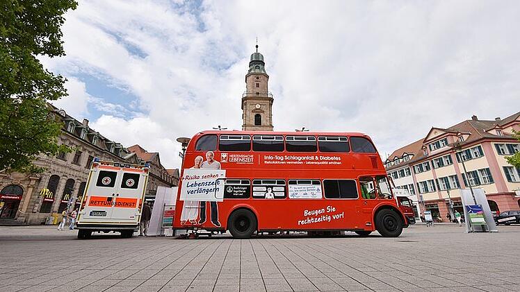 Erlangen: Infobus kl&auml;rt &uuml;ber Diabetes, Schlaganfall und Herz-Kreislauf-Erkrankungen auf