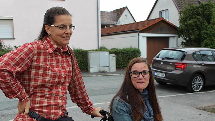 Hundeausbilderin Edith Blechschmidt (links) und Sophie Steiner