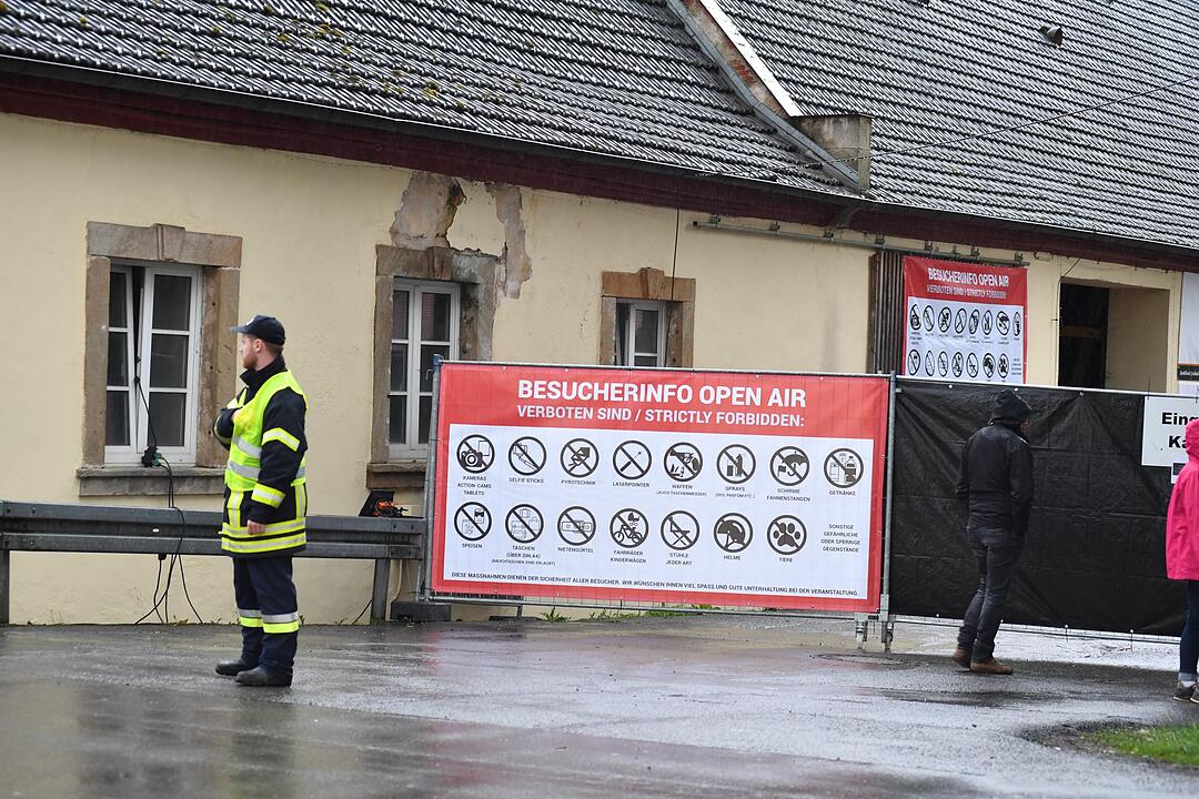 Schloss Eyrichshof: Anastacia trotzt dem fränkischen Dauerregen