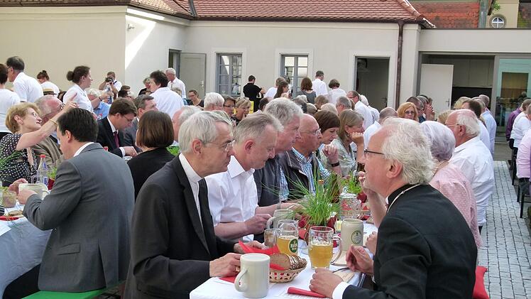 Protestanten und Katholiken gemeinsam am Tisch im  Stephanshof Marion Krüger-Hundrup