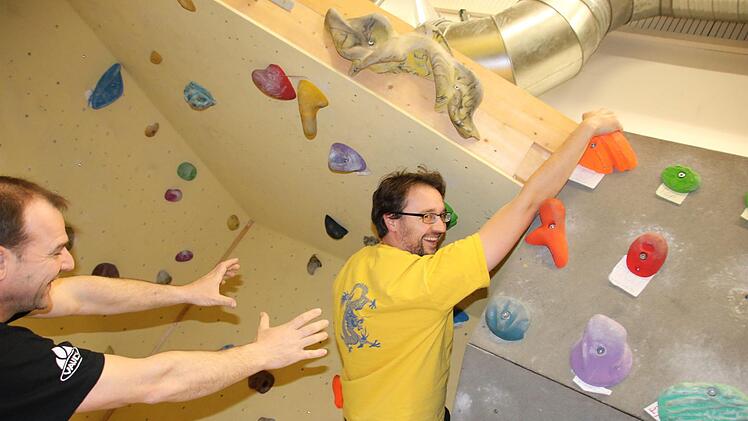 Der DAV hat sein Kletterzentrum umgebaut: In der alten Halle gibt es nun mehr Boulder-Wände. Foto: Ralf Ruppert