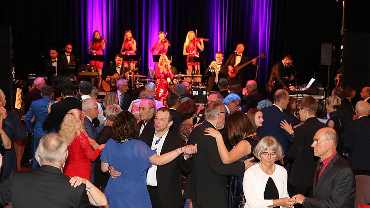 Impressionen vom Bürger- und Polizeiball, zu dem die Gewerkschaft der Polizei (GdP)  ins Kongresshaus Rosengarten eingeladen hatte. Desombre