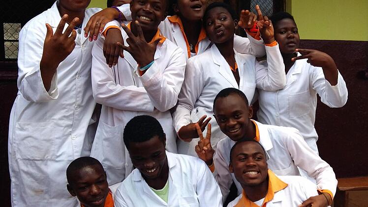 Die Schüler freuen sich über das neue Labor.  Foto: privat