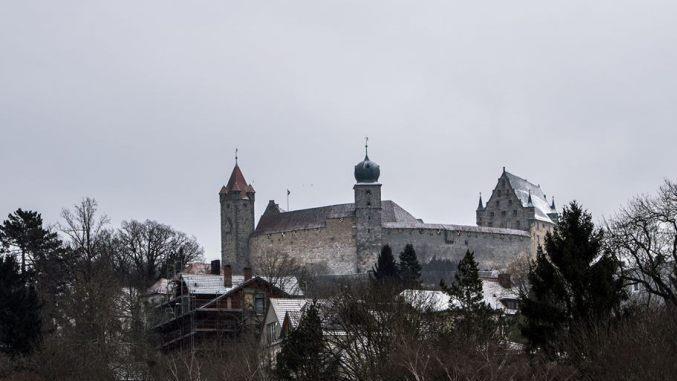 Sanft verschneit präsentierte sich die Veste schon am Samstag.Foto: Jochen Berrger