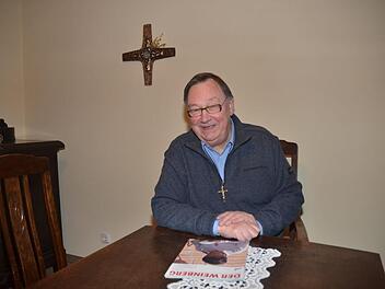 Pater Werner Pieper OMI, Rektor im Oblatenkloster St. Heinrich in Kronach, wird 75 und steckt noch voller Energie, vergisst aber auch nicht den Humor und ist stets zu einem Scherz aufgelegt.  Foto: K.- H. Hofmann