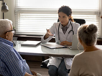 Krankenkassenkrise: Koalition will Versicherung streichen - Ehepartner betroffen