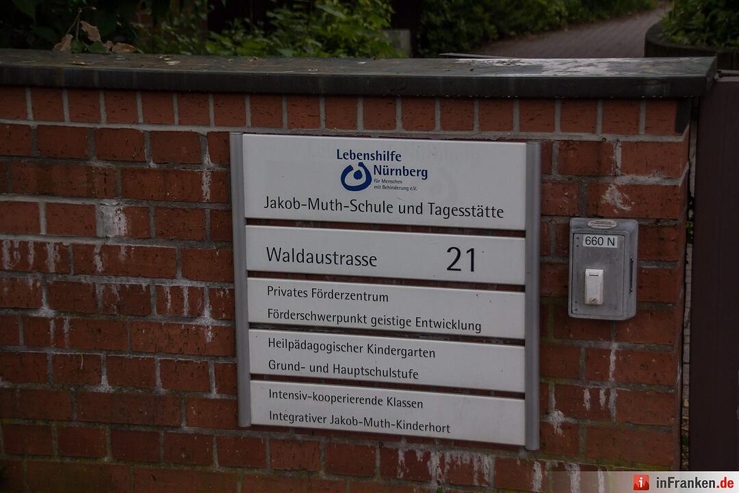 Gefahrguteinsatz an Sonderschule: Gebäude aus Sicherheitsgründen vollständig evakuiert