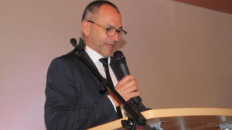 Dekan Roland Huth bei seiner Ansprache zum Neujahrsempfang im Dekanats- und Pfarrzentrum St. Augustin. Foto: Martin Koch