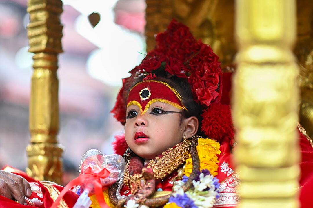 Lebende G&ouml;ttin Kumari  bei einem Festival