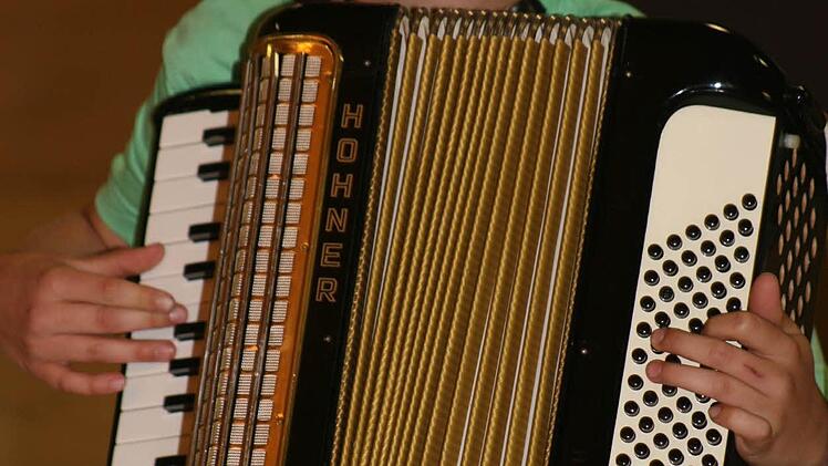 Ein bisschen Heimatfeeling verbreitete Nic Erhard mit "Tief im Frankenwald".