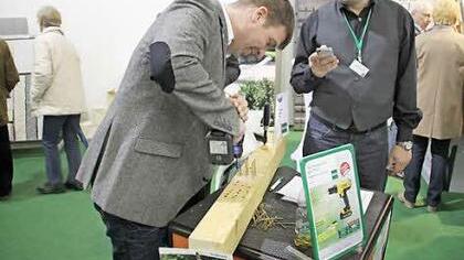 Regionale Firmen informieren die Besucher. Fotos: PR