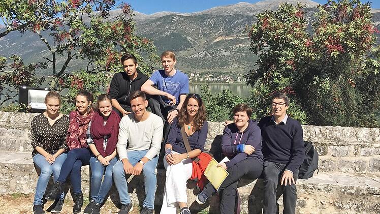 Die dritte Gruppe des Erasmus-Projekts am Regiomontanus-Gymnasium Haßfurt forschte in Griechenland nach jüdischen Spuren (von links): Annika Bühl, Chara Khon aus Ioanina, Isabell Schneider, hinten Marius Werner und Leon Müllem, davor Valentin Feulner und die Lehrer Katrin Hiernickel, Alexandra Weber und Harry Riegel. Fotos: privat