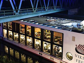 Zwei Menschen starben in der Nacht zum 11. September an Bord des bei Erlangen verunglückten Kreuzfahrtschiffes.  Foto: Nicolas Armer,dpa