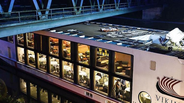 Zwei Menschen starben in der Nacht zum 11. September an Bord des bei Erlangen verunglückten Kreuzfahrtschiffes.  Foto: Nicolas Armer,dpa