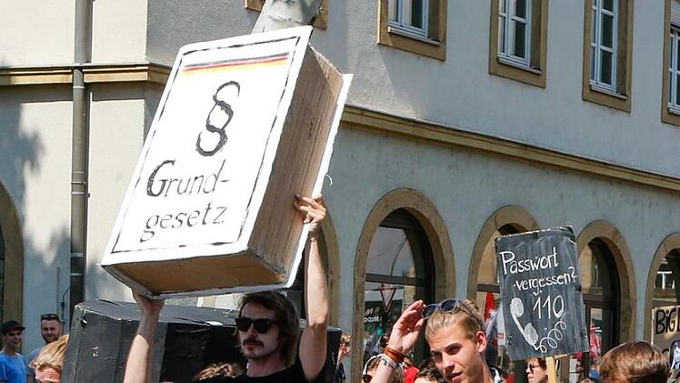 Demonstration gegen das geplante Polizeiaufgabengesetz am 12. Mai 2018 in Bamberg. Foto: Matthias Hoch