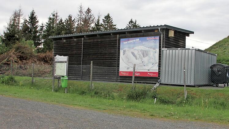 Bisher konnten die Bürger von Tettau und Nordhalben ihr Grüngut auf den landkreiseigenen Deponien in ihren Gemeinden entsorgen. Nun soll damit bald Schluss sein. Das Bild zeigt die Deponie in Tettau auf dem Wildberg. Foto: Veronika Schadeck