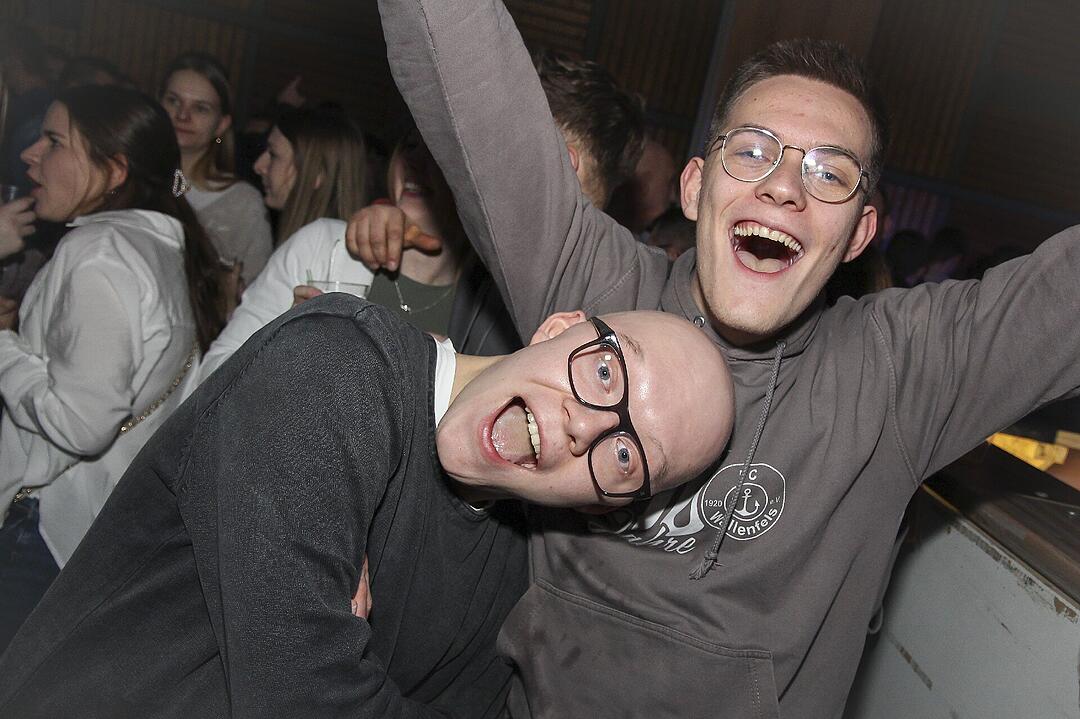 Mit vielen Party-Songs der 80er & 90er und Rock-Pop Klassikern