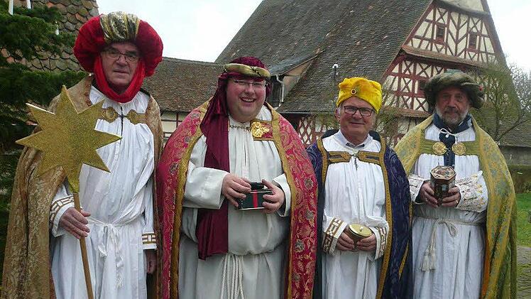 Erwachsene Sternsinger in Pinzberg (v. l.): Peter Andexinger, Michael Gehret, Reinhard Seeber, Altlandrat Reinhardt Glauber Foto: privat