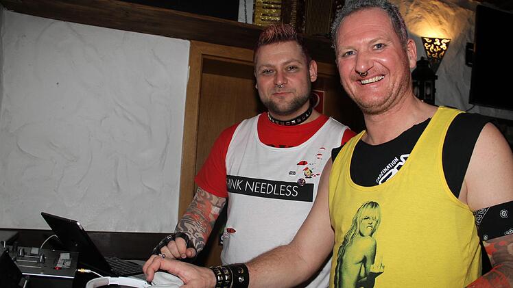 Das DJ Duo "The Heart Boys" sorgte im "Pinkus" für gute Stimmung.  Gerda Völk