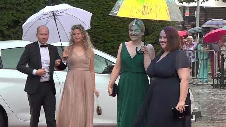 Bayreuther Festspiele: Ricarda Lang und Katharina Schulze fahren mit besonderem Auto vor