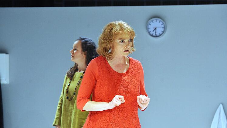 Turbulentes Pennäler-Drama: "Frau Müller muss weg" feierte Premiere im Coburger Theater in der Reithalle.Foto: Andrea Kremper