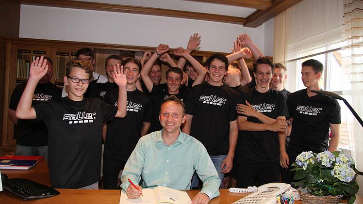 SV Motschenbach (-10): Wenn ein Dorfverein mit gerade mal 180 Einwohnern 380 Mitglieder (davon 118 im Jugendbereich) hat, dann muss dort einiges richtig laufen. Die Rede ist vom SV Motschenbach. Bis 2016 stellten die Motschenbacher in s&auml;mtlichen Altersklassen eigene Mannschaften - einmalig im Landkreis Kulmbach, wo mittlerweile Jugendf&ouml;rder- oder Spielgemeinschaften die Regel sind. In dieser Saison kann der SV immerhin noch die Teams bei den A- und B-Junioren ausschlie&szlig;lich mit eigenen Spiele...