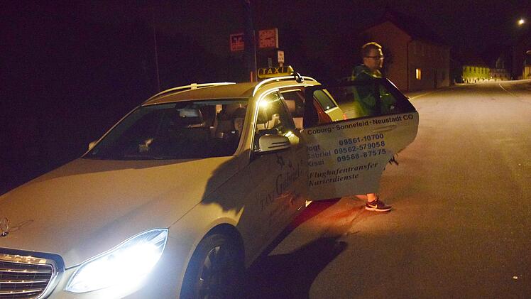 Sie haben Ihr Ziel erreicht: Alexander Polligkeit steigt nach einer entspannten Fahrt in Gestungshausen aus.Daniela Pondelicek