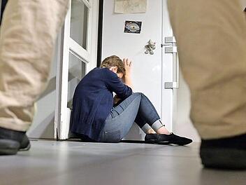 Häusliche Gewalt ist ein Thema, vor dem die Gesellschaft die Augen nicht verschließen darf. Foto: gestelltes SymbolbildMaurizio Gambarini/dpa
