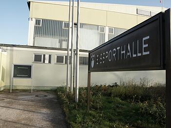 Die Eissporthalle wurde erst verkauft, jetzt ist sie geschlossen. Foto: Steffen Standke