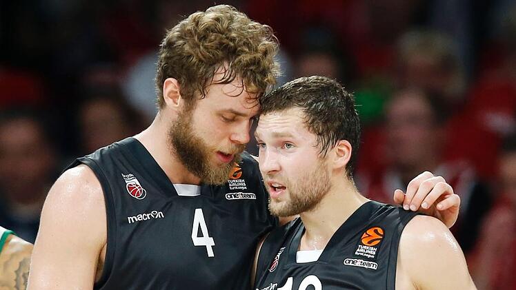 Die glorreichen Zeiten bei Brose Bamberg mit Nicolo Melli (links) und Janis Strelnieks sind vorbei. Der Verein benötigt Kontinuität. Foto: Archiv/Daniel Löb