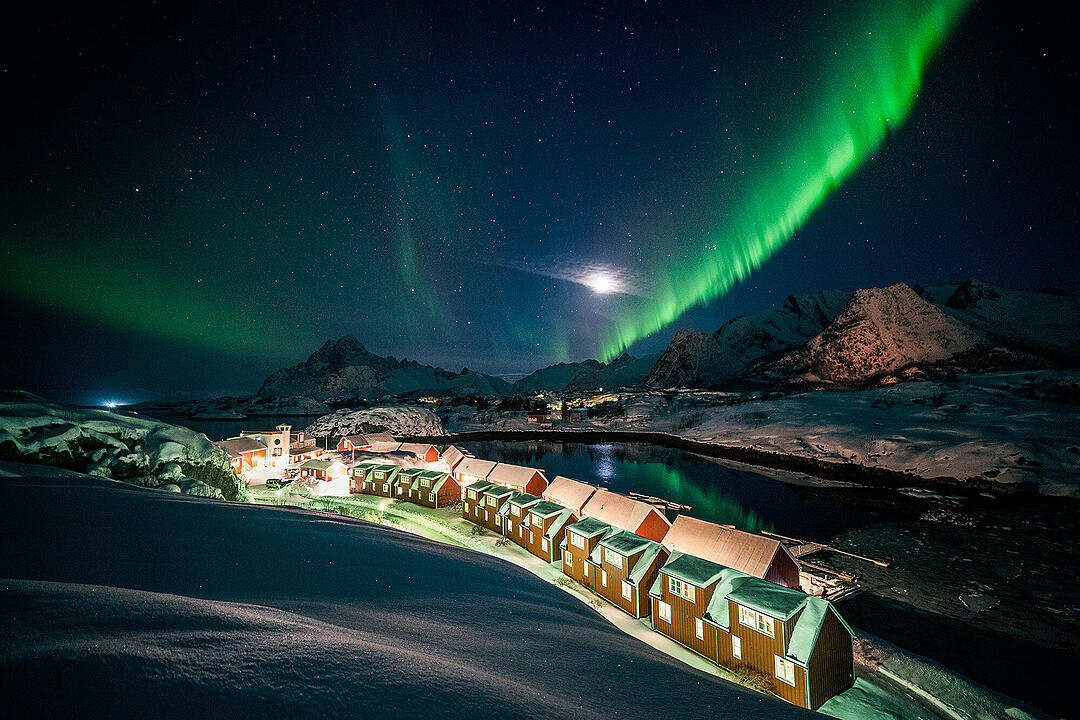 Northern lights over Nyvågar Rorbuhotell Nordlicht über Nyvågar Rorbuhotell