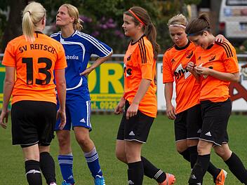 Nur über zwei Siege konnten sich die Spielerinnen des SV Reitsch in dieser Saison freuen. Einer davon gelang gegen den SV Karsbach (2:1), wobei Linda Querfurth (rechts) die beiden Treffer erzielte. Foto: Heinrich Weiß