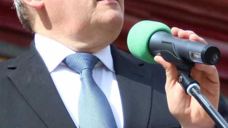 Prof. G&uuml;nter Dippold, der einen historischen Stadtrundgang moderierte.  Foto: Sophie R&ouml;der