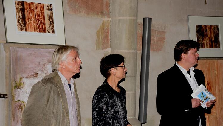 Günter Rocznik, Kulturbeauftragte Renate Ortloff und Pfarrer Peter Hohlweg (von links) bei der Eröffnung der AusstellungFoto: Wolf Bach