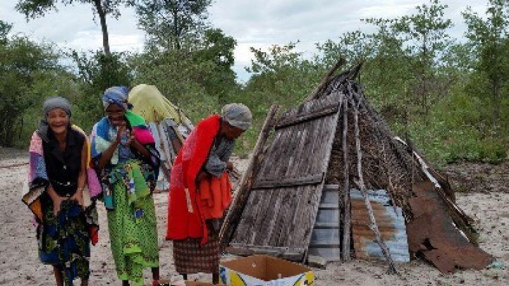 Eine Hütte  in Rundu, in Namibia (Afrika) bietet keinen Schutz. Foto: Heinrich Hackenberg