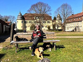 iris von crailsheim mit ihrem buch hochkant