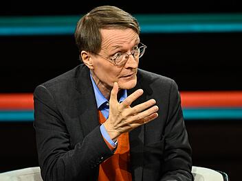 SPD-Politiker Karl Lauterbach warf JU-Chef Johannes Winkel bei "Markus Lanz" vor, "Verschwörungstheorien" zu verbreiten.