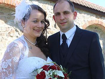 Anna und Klaus Hofmann ließen sich vor der Antoniuskapelle trauen. Fotos: Sabine Memmel