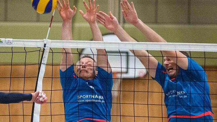 Der TSV Neunkirchen um Spielertrainer Oliver Tschäche (li.) kassierte zum Auftakt in die Bayernliga beim BSV Bayreuth eine 1:3-Niederlage.  Foto: René Ruprecht/Archiv
